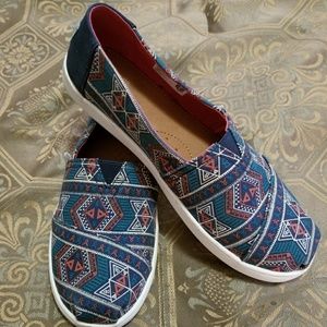 TOMS Shoes